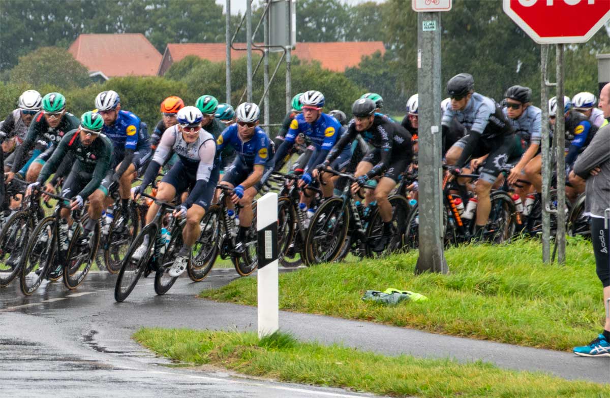 Giro Münsterland startete bei widrigen Wetterbedingungen