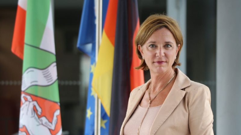 Ministerin Yvonne Gebauer (FDP)
