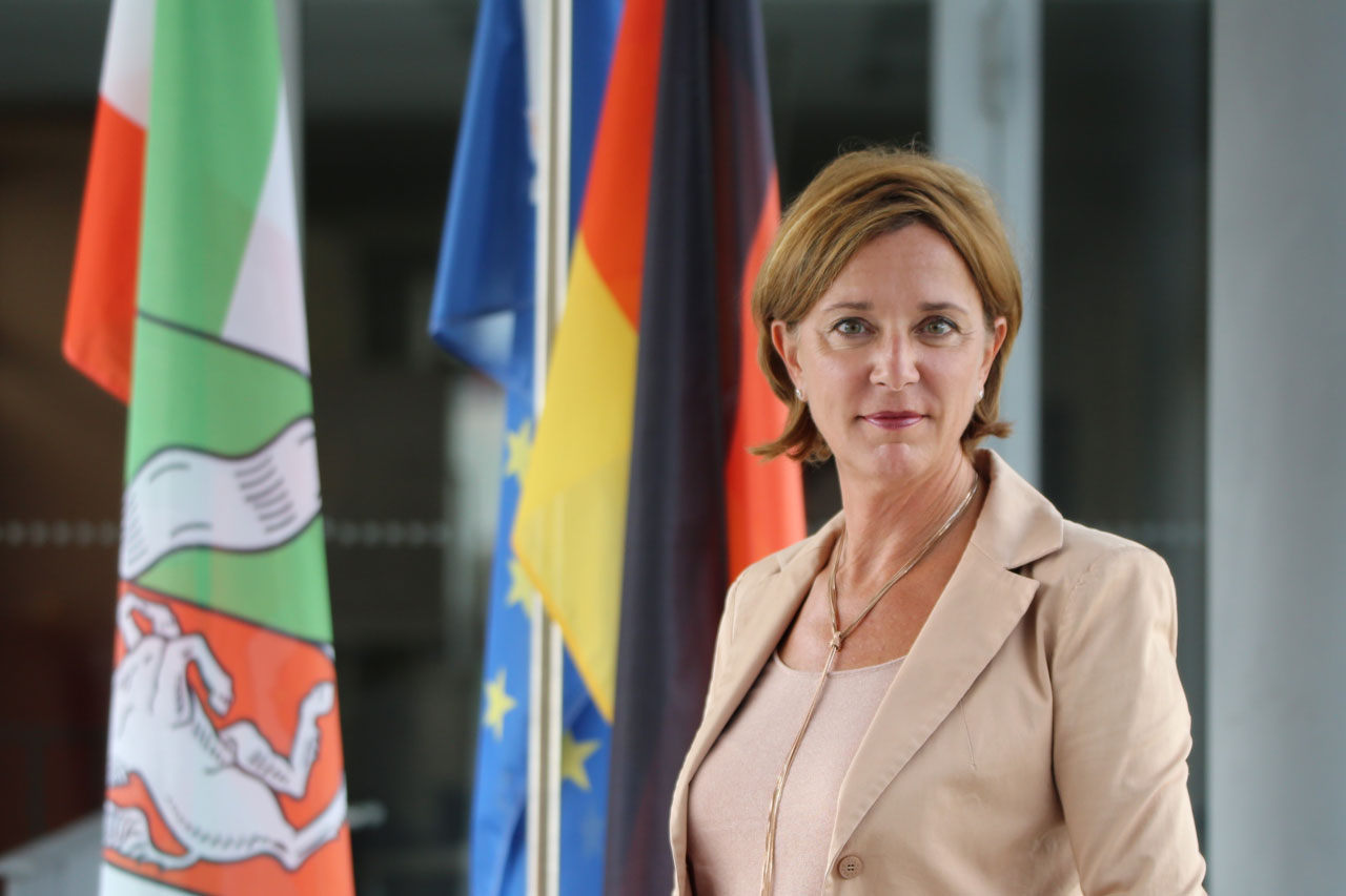 Luft für Ministerin Yvonne Gebauer wird zunehmend dünner