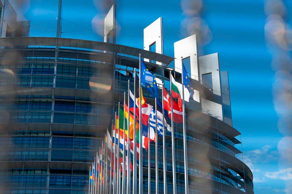 EU-Kommission geht gegen missbräuchliche Klagen gegen Journalisten und Menschenrechtsverteidiger vor