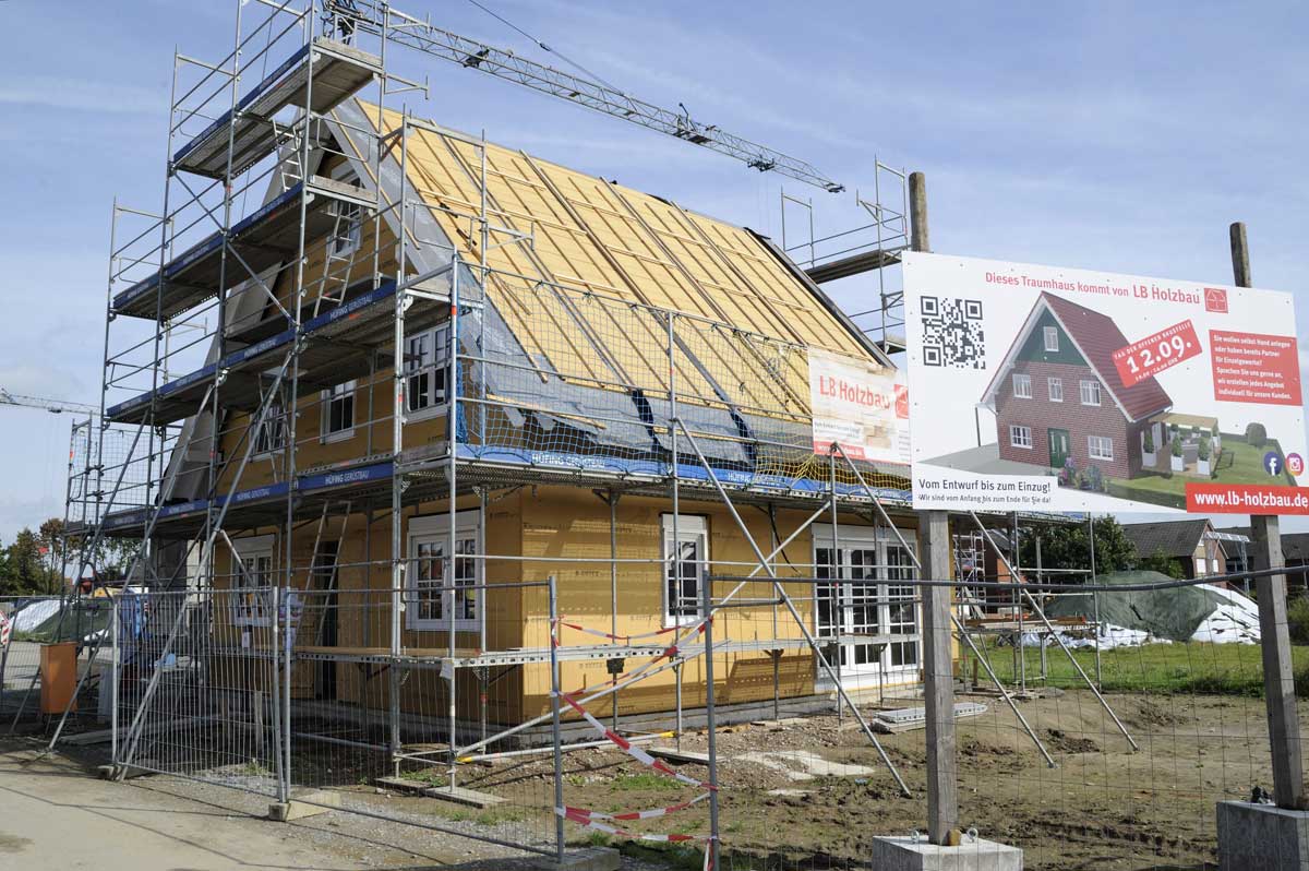 Kurz vor der Fertigstellung präsentierte LB-Holzbau eines der Häuser auf dem Schmeing-Gelände