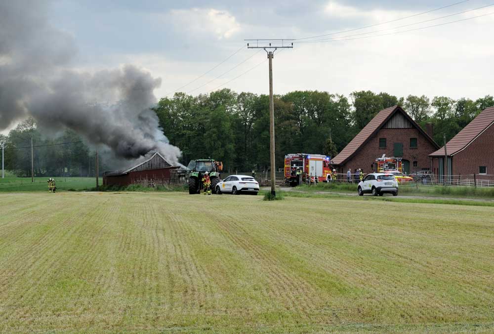 Gebäudebrand auf Gelände eines landwirtschaftlichen Betriebes in Hoxfeld