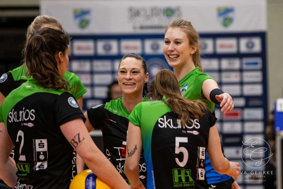 Die 35-jährige Außenangreiferin Anika Brinkmann wird auch in der kommenden Saison wieder bei den Skurios Volleys spielen (Foto: Eva Gehrke).