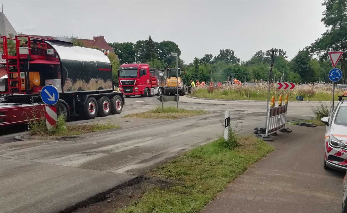 Bauarbeiten zur Fahrbahnsanierung Kreisverkehr Burlo