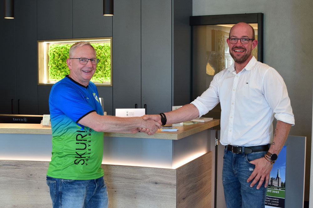 André Wachtmeister (r.) von der Raesfelder Catering-Firma Wachtmeister ist neuer Caterer und Sponsor der Skurios Volleys