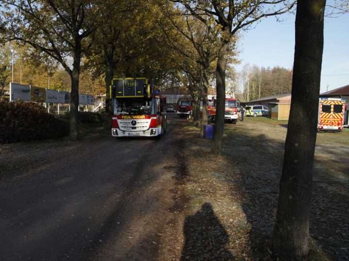 Über 80 Einsatzkräfte der Bocholter Feuerwehr waren an der Brandbekämpfung beteiligt - Foto: mhs