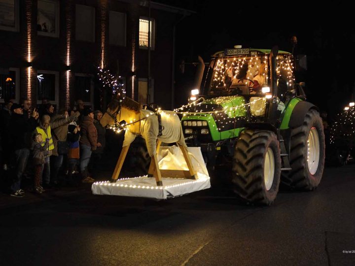 Lichterfahrt – Heute Abend rollen geschmückte und beleuchtete Traktoren duch Borken